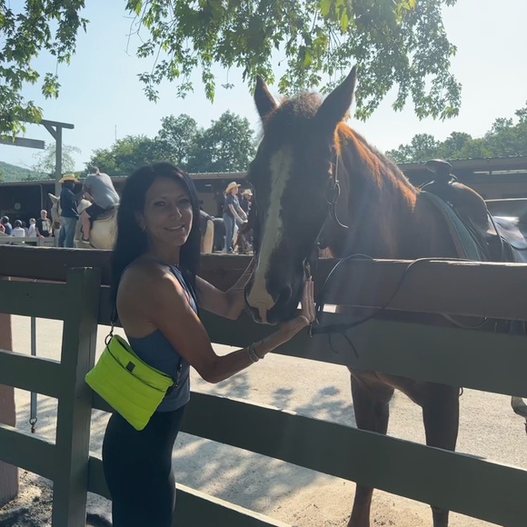 Meet your Posher, Candice - Picture 6 of 7